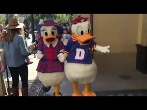 Donald & Daisy Duck on Buena Vista Street, Disney California Adventure