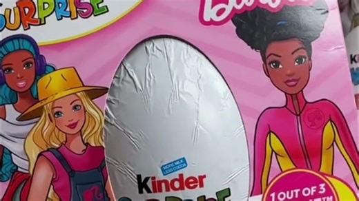 芭比 Kinder Surprise 蛋 🍫💕 快来看看里面是什么！