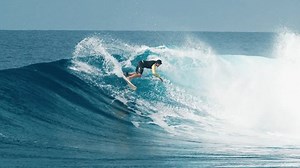 Professional Surfer Rides Big Ocean Wave 库存影片视频（100% 免版税）3568643143 | Shutterstock