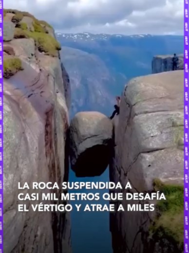 Ubicada en las alturas de Noruega, Kjeragbolten es una impresionante roca glacial atrapada entre dos paredes de montaña a casi mil metros sobre el vacío. Cada año, miles de visitantes llegan hasta este punto para vivir la experiencia de pararse sobre ella, en una de las postales más extremas y fotografiadas del mundo. Fuente:Informa Cosmos ▶️ Más información en www.reduno.com.bo #Notivisión #RedUnoDigital #Internacional