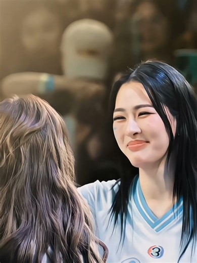 The world looks at Ling, but Ling only looks at Orm—her one and only. 🥹#lingorm