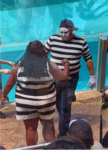 Tom the Mime's Hilarious Twin Surprise at SeaWorld