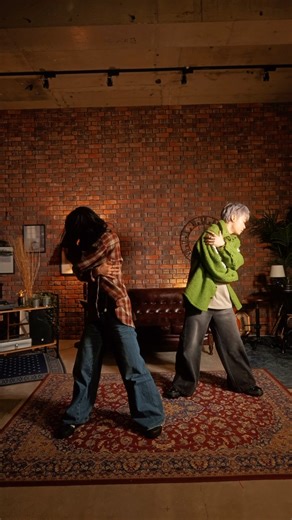 MAZZEL | 久々に一緒に踊れて嬉しかった🎸 🎶: 清水翔太 『Fallin』 @s.shota0227 👫: @asuka_betty TAKUTO ASUKAによる楽曲の解釈からコレオグラフを作成し 新たにダンスカバーをさせていただきました！ #MAZZEL #TAKUTO... | Instagram