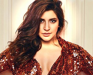 Wear Contact Lenses? These Makeup Tips Will Ease Out Everything For You | Herzindagi