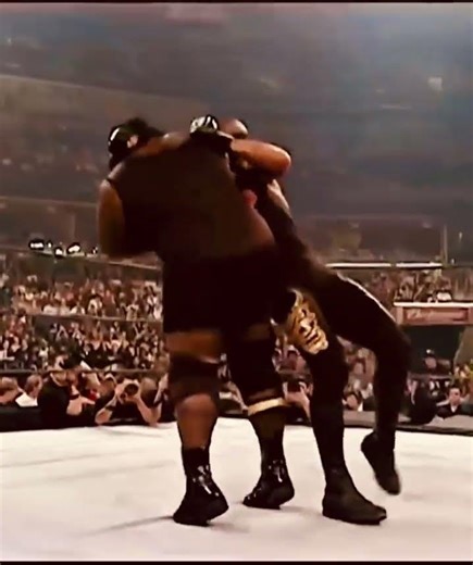 Undertaker vs Mark Henry 🤯 WWE Unforgiven 2007