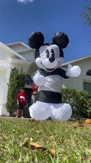 Unpacking this 10ft Mickey Christmas Inflatable 🤍 #christmas #disneychristmas #disneychristmasdecorations #jollywoodchristmas #disneyhome #disneyhomedecor #disneyholidays #mickeyinflatable #mickeymouse #mickeysantaclaus #disneyinflatable #disneychristmasinflatables #magickingdom #epcot #hollywoodstudios #lafamiliamagical #christmas #christmasdecorations #homedecor #florida #floridaliving #floridachristmas #christmasinflorida #christmasinflorida🌲🌴🎅🏻☀️