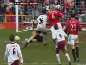 Fabien Barthez - The best goalkeeper in the world Great Saves