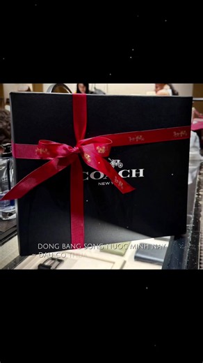 Mua túi Coach tặng người yêu ở David Jones Canberra Centre