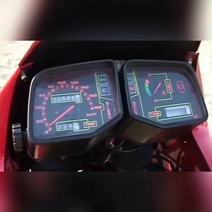 Hai la fortuna di trovare a distanza di 30 anni una moto ancora da immatricolare, nuova fondo di magazzino ? Beh... che cu... FORTUNA !!! La puoi immatricolare come "Motociclo di interesse Storico e Collezionistico", dicitura che ti verra' riportata nel terzo foglio della Carta di Circolazione, con tutti i benefici del caso di un veicolo d'epoca ! D'altronde... chi cerca con perseveranza trova !!! Fonte: starbikers.it Un rigraziamento all'esperto di Moto storiche Ettore Freda | Paninaro Bircide