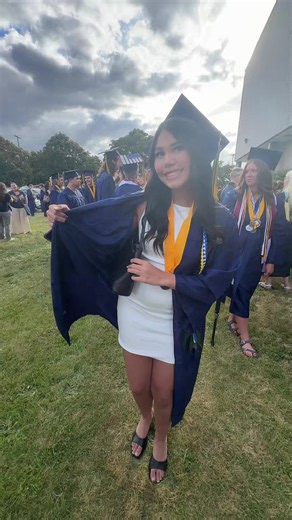Graduation Outfit Tip: Why Carrying a Purse Matters