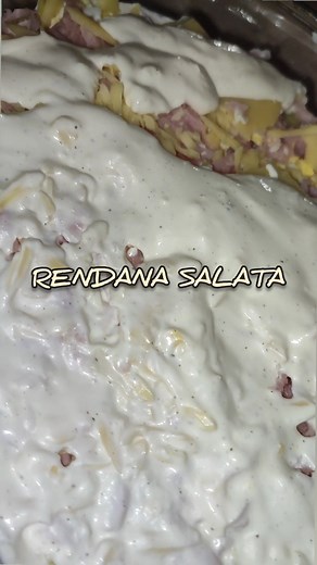 Srećna Nova godina, punoo zdravlja, sreće i ljubavi želimo svimaa 😊 Za početak 2023. godine, prvi recept - RENDANA SALATA 😍 Super prijedlog za prazničnu trpezu 👌 Sastojci: Oko 500g kuvanog krompira 4 jaja 200g šunke 200g sira 200g majoneza 200g kisele pavlake So i biber po ukusu. Rendati redom: 1. krompir 2. jaje 3. šunka 4. sir Pola smjese pavlake i majoneza, pa ponoviti istim redom još jednom. Uživajtee 😍 By sister N 💃 #rendanasalata #praznicnadekoracija #trpeza #novagodina #newyear #food