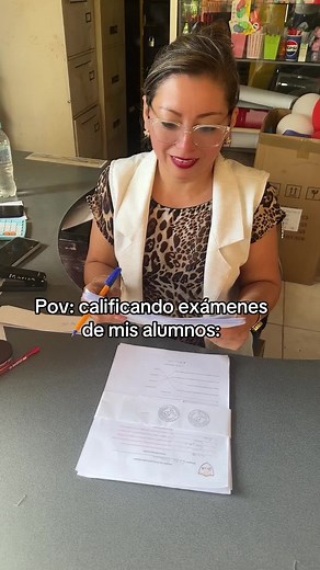 Calificando Exámenes de Mis Alumnos con Estrés