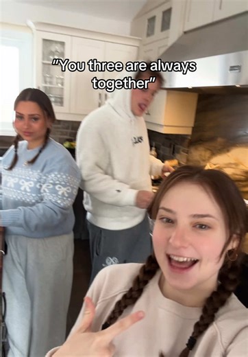 Exploring the Throuple Dynamic in Relationships