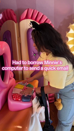 Minnie Mouse's Computer & Disneyland Drama!