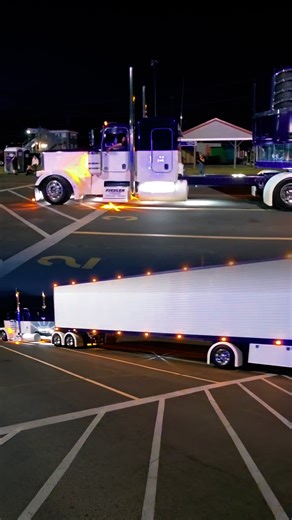 999K views · 44K reactions | Gorgeous peterbilt rolling through the gearjammer magazine truck show after the parade of lights. 朗  Danielle Instagram: sassyshowrigs TikTok: sassyshowrigs | Supershowrigs | Facebook
