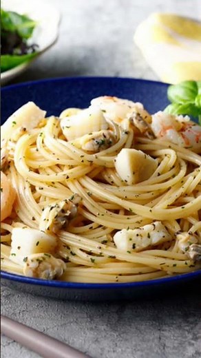 🦐シーフードミックスパスタ（簡単コク旨）冷凍シーフードミックスで作る、旨味たっぷりのごちそうパスタ。にんにくとオリーブオイルで炒めるだけで、お店のような味になります。