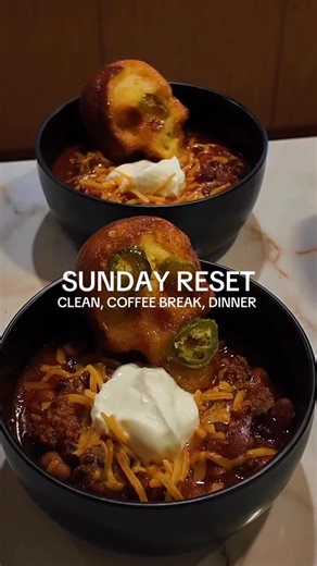 CATHERINE LI on Instagram: "What started as a reset turned into a coffee break and cooking dinner early so future me doesn’t have to stress 😅✨ #dayinmylife #sundayreset #falldinner @caraway_home @peachandlily @clorox @dawndishwash"