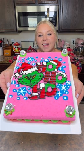 Dani Bell on Instagram: "The Grinch cake from our LIVE last night!! I love the way it turned out! What do you guys think?! Everyone on my email list got this template for FREE today 💕 Join me Next Monday at 8:30 on TT where I’ll be going live again and make sure your signed up for my email list to grab your free templates 💕 Want to learn how to make these cakes with me?! I have a cake sandwich masterclass with recipes and video tutorials teaching every step! Just type “cakewich” below and I’ll
