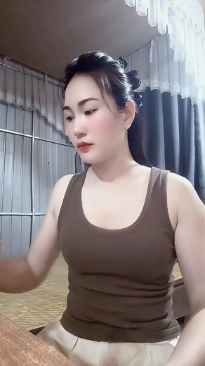 5.9K reactions · 16 shares | Kiếm tiền chỉ đủ để mua  | Hoàng Oanh | Facebook