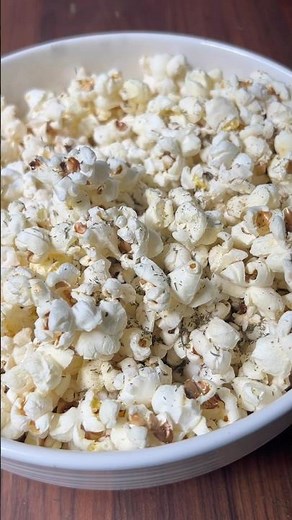 This dill pickle popcorn will change your popcorn game! 🥒 🍿