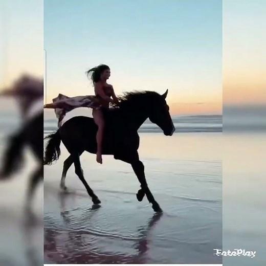 femme galopante sur son cheval