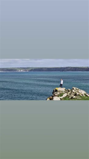 Robyn's Crazydayz (@rbscrazydayz)’s videos with Another Day in Paradise - Breno Miranda