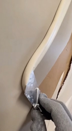 Filling Large Crack in Drywall #FlawlessRepair | Renovation Skill