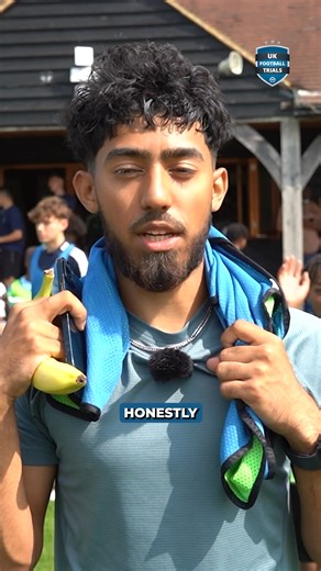 "𝐈 𝐩𝐥𝐚𝐲 𝐦𝐲 𝐠𝐚𝐦𝐞. 𝐈𝐟 𝐭𝐡𝐞𝐲 𝐥𝐢𝐤𝐞 𝐢𝐭, 𝐭𝐡𝐞𝐲 𝐥𝐢𝐤𝐞 𝐢𝐭. 𝐈𝐟 𝐭𝐡𝐞𝐲 𝐝𝐨𝐧'𝐭, 𝐭𝐡𝐞𝐲 𝐝𝐨𝐧'𝐭." 🧊 Nerves of steel from this 5 Day Camp trialist when asked if he's feeling the pressure from the watching scouts... | UK Football Trials