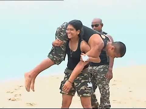 Strong Indian girl lifts a Man on shoulders #liftaguychallenge