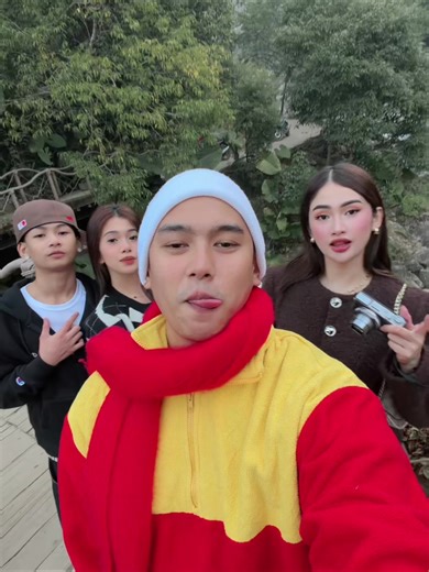 Vietnam Travel Vlog: Explore with Grae and Chloe