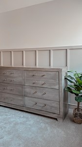 Want the pottery barn look but not the pottery barn price? I gotchu sis 😘 This is an easy weekend project that can transform an outdated piece of furniture and give it that highly sought after natural wood finish. The darker you go with your base color the darker your wood finish will be. Start light and know that you can keep applying more of the glaze until you get your desired color. I will put together a full tutorial for you on the blog with links and answers to all of your questions. Drop