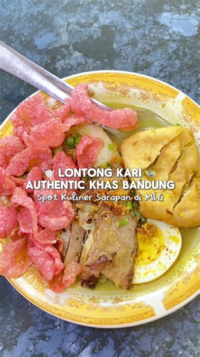 Yang lagi cari lontong kari khas bandung yang authentic, MERAPAATTT dehh ‼️✨🎉 Inisih salah satu spot kuliner sarapan di malang yang selalu rame, harganya juga mulai 13rb an aja udah ngenyangin banget, resepnya dari 1996 udah pasti otentiknyaa🍲👍🏻 Buruan cobain !! 📍 Lontong Kari Khas Bandung Kang Jon @Kang Jon 🏡 Jl. Panderman No.20 Kota Malang ( Sebrang SMPK Santa Maria ) . . #malang #kulinermalang #lontongkari #sarapanmalang #destinasimalang