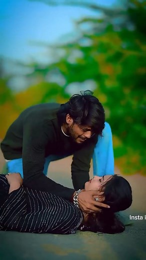 Introducing the "VitalWear SmartBand," a next-generation wearable gadget🎉