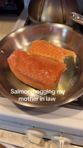 Ajax (@carawaycarawaycaraway)’s video of Salmon