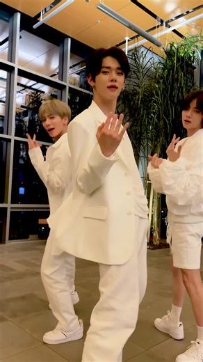 We challenge you! 😎 #MAGIC_MOVES by #YEONJUN #BEOMGYU #TAEHYUN #TOMORROW_X_TOGETHER #TXT #TXT_FREEZE #TXT_MAGIC
