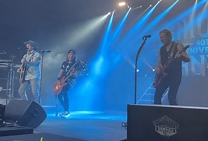 Watch: TED NUGENT Performs With NIGHT RANGER In Jackson, Michigan