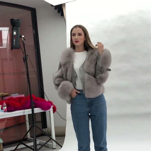 [Janefur] | Fox Fur Coat 🦊 #janefur #luxury #warm #fashion #style #winterfashion #cool #foxfurcoat