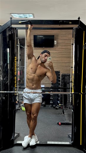 Arthur Barreto on Instagram: "Meninas super poderosas 👊🏼 #humor #humorgay"