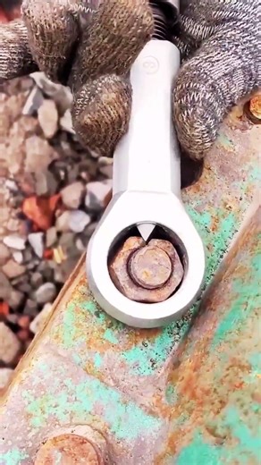 🔩 How to Remove a Rusted Bolt & Nut Easily!