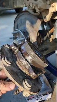 2010 Mitsubishi Pajero Front Brake Calipers,Pads,Rotors and Wheel Hub (Wheel Bearings)