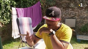 ▶ Sourette est la nouvelle sensation de la musique mahoraise. Ses chansons sont fredonnées partout dans les rues de Mayotte. Nous sommes allés à sa rencontre à Nantes où il est parti poursuivre ses études à l'université. | La 1ère