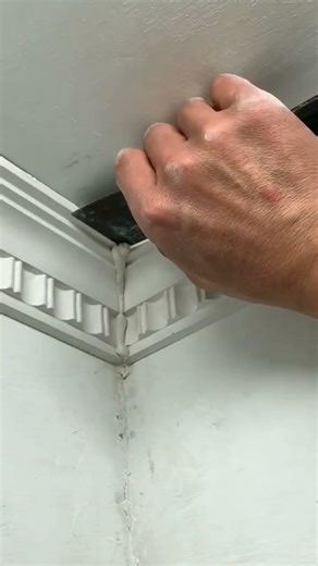 Installing gypsum ceiling trim, the worker ensures neat edges and a clean, elegant interior finish.