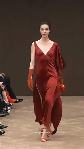 Spring Summer 2025 ✨ Stunning Runway Fashion & Iconic Looks #SS25 #Runway #FashionShorts