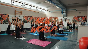 Ci sono eventi che non finiscono quando si spengono le luci. Restano nel cuore, come un'eco che accompagna i giorni. La NEW WORLD CONVENTION è stata questo: un intreccio di corpi, voci, entusiasmo e gioia autentica. Un grazie immenso a chi ha reso possibile tutto questo: docenti, staff, allievi, amici… e ai nostri sponsor **Xenios** e **Mooma**, che ci hanno supportato con fiducia ed energia. 👉 Portiamo ovunque la gioia del movimento. 💫 Investi su di te www.functionaltrainingschool.com | Funct