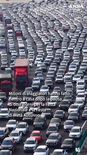 Marea di auto al rientro dalle festività. Il casello autostradale più grande della Cina trasformato in un fiume di veicoli in coda. #ANSA | ANSA.it