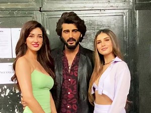 101K views · 462 reactions | Arjun Kapoor, Disha Patani and Tara Sutaria are busy with the promotional duties of their forthcoming film, Ek Villain Returns. As the trio was pictured in Mumbai recently, Arjun had a fun interaction with the paparazzi. Ek Villain Returns releases on July 29. #EkVillainReturns #EkVillainReturnsStars | NDTV | Facebook