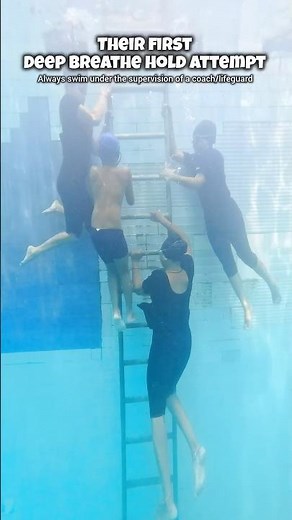 Girl Gang at the Bottom of a Deep Pool 🏊🏻 #swimming #challenge #deepwater #swimmingtips