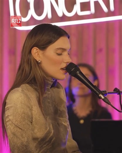 Retour en images sur les plus beaux moments de la saison sur RTL2. Concerts, invités en studio, festivals… Merci de nous avoir accompagnés toute l’année ! ❤️ Charlotte Cardin - "Feel Good" pour son Concert Très Très Privé RTL2 | RTL2
