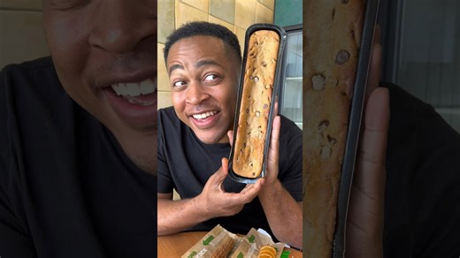 I tried the footlong cookie from Subway 🍪