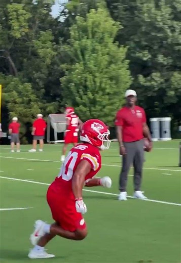 Wide receiver footwork drill - curl route figure eight #shorts #fyp